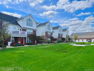 8425 TOWNE CENTER Circle S 56, Warren, MI 48093