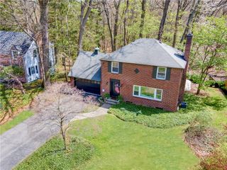 288 Oakridge Drive, Irondequoit, NY 14617