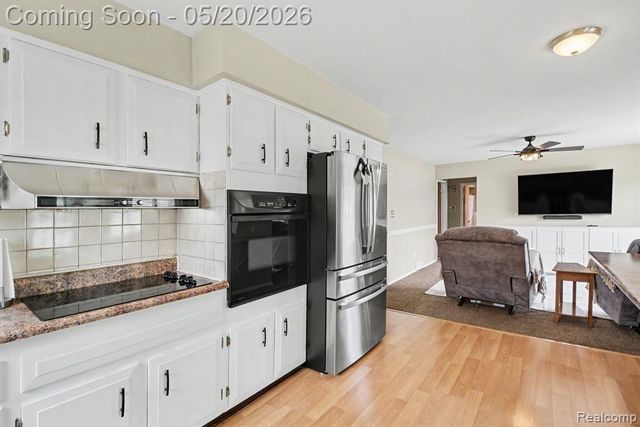 29146 Bonnie Drive, Warren, MI 48093