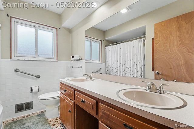 29146 Bonnie Drive, Warren, MI 48093