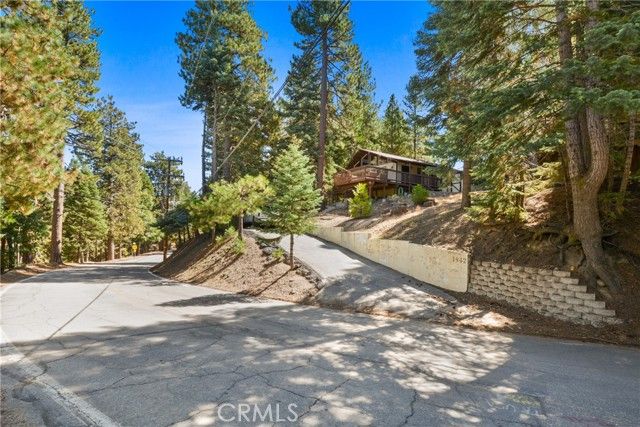 1942 Wilderness Rd, Running Springs, CA 92382