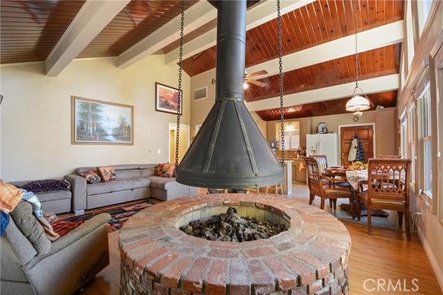 1942 Wilderness Rd, Running Springs, CA 92382