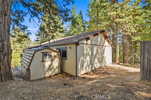 1942 Wilderness Rd, Running Springs, CA 92382