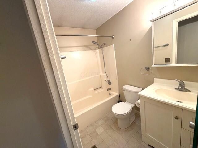 219 Green Meadow Drive, Newark, OH 43055