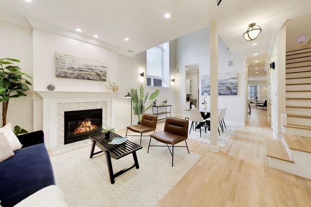 3414 N Oakley Avenue, Chicago, IL 60618