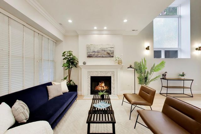 3414 N Oakley Avenue, Chicago, IL 60618
