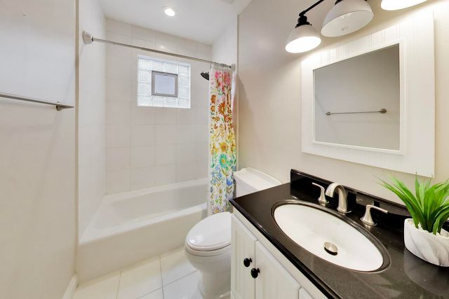 3414 N Oakley Avenue, Chicago, IL 60618