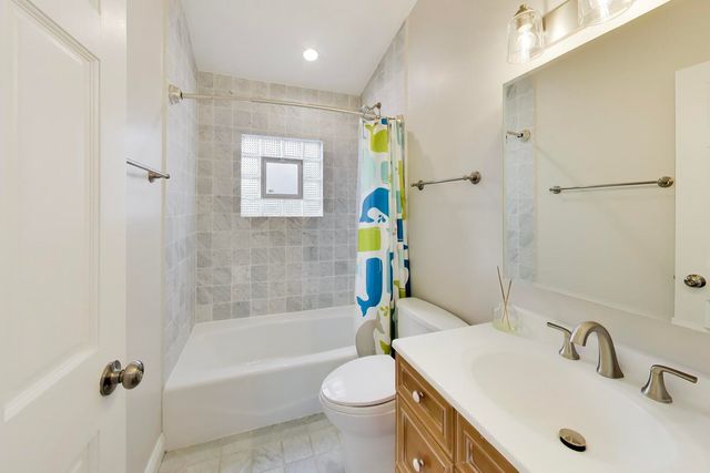 3414 N Oakley Avenue, Chicago, IL 60618
