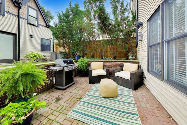 3414 N Oakley Avenue, Chicago, IL 60618