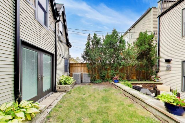 3414 N Oakley Avenue, Chicago, IL 60618