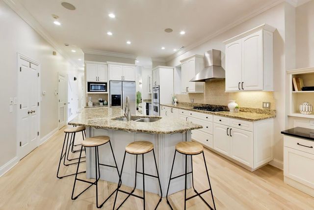3414 N Oakley Avenue, Chicago, IL 60618