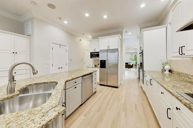 3414 N Oakley Avenue, Chicago, IL 60618