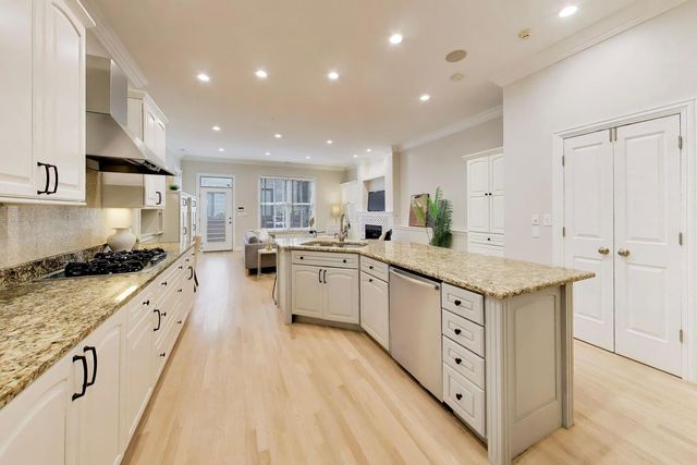3414 N Oakley Avenue, Chicago, IL 60618