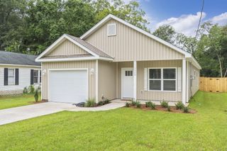 622 Shortwell Avenue, Crestview, FL 32539
