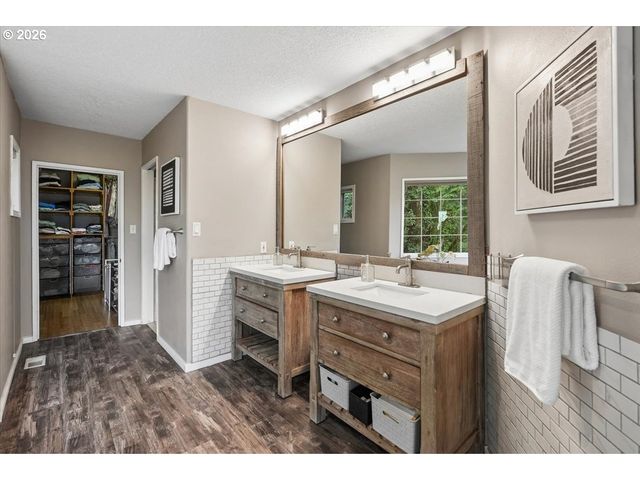 2828 Nw ARIEL Ter, Portland, OR 97210