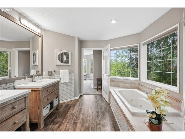 2828 Nw ARIEL Ter, Portland, OR 97210