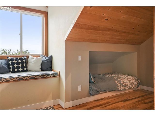 2828 Nw ARIEL Ter, Portland, OR 97210