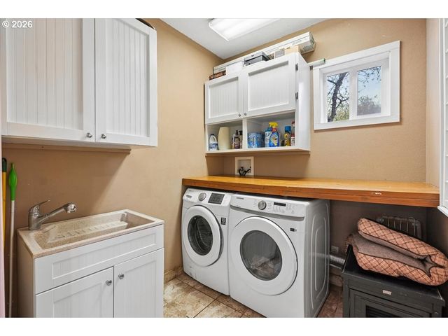 2828 Nw ARIEL Ter, Portland, OR 97210