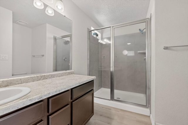 27 Hermanos Loop, Los Lunas, NM 87031