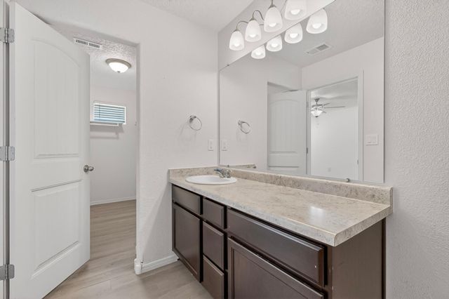 27 Hermanos Loop, Los Lunas, NM 87031