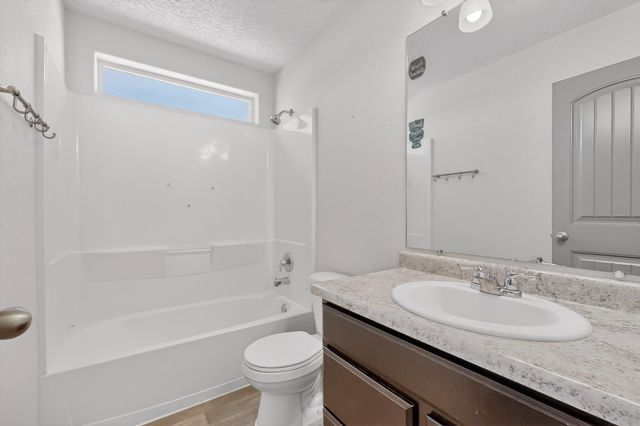 27 Hermanos Loop, Los Lunas, NM 87031