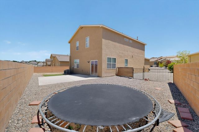 27 Hermanos Loop, Los Lunas, NM 87031
