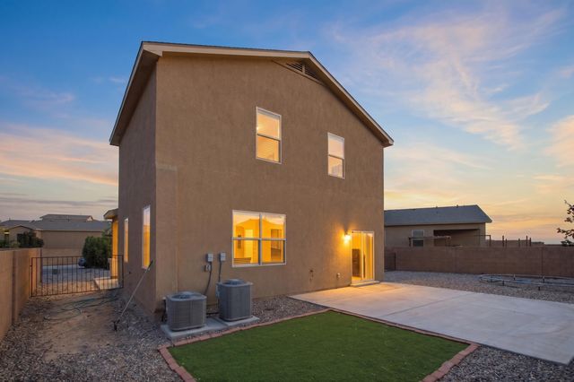 27 Hermanos Loop, Los Lunas, NM 87031