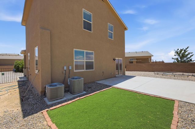 27 Hermanos Loop, Los Lunas, NM 87031