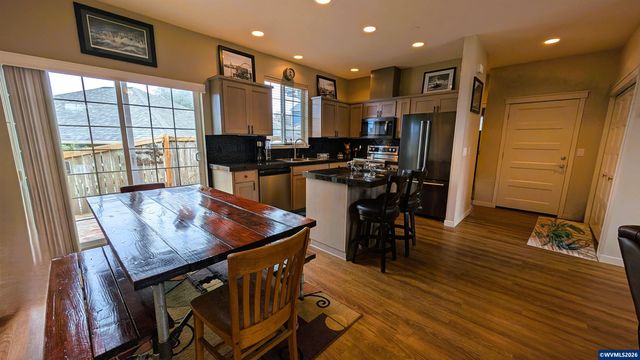 145 NE 71st St, Newport, OR 97365