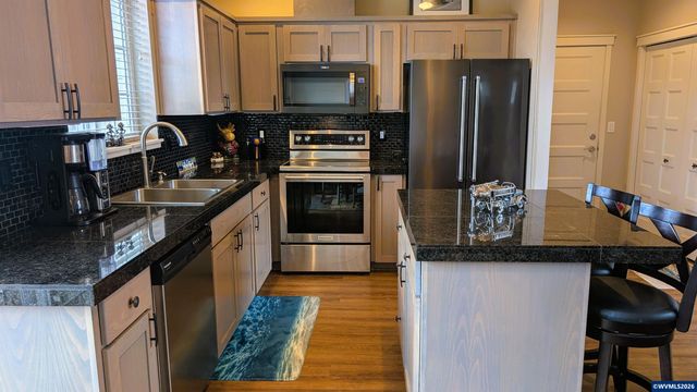 145 NE 71st St, Newport, OR 97365