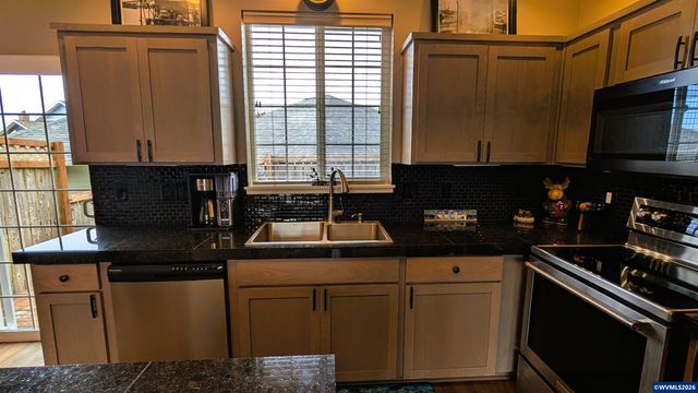 145 NE 71st St, Newport, OR 97365