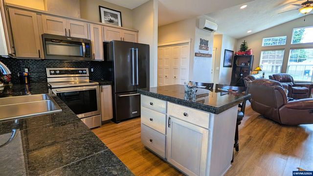 145 NE 71st St, Newport, OR 97365