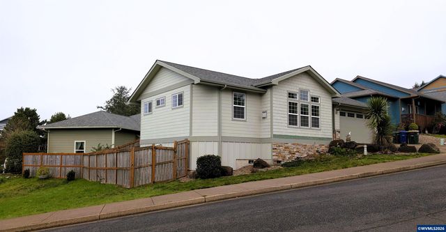 145 NE 71st St, Newport, OR 97365