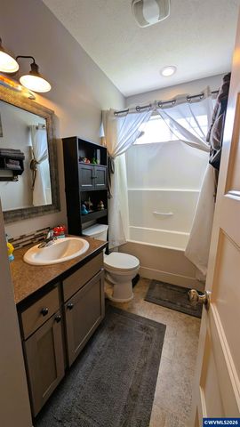 145 NE 71st St, Newport, OR 97365