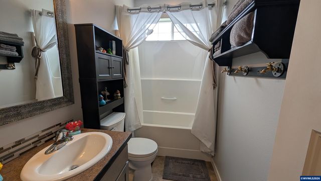 145 NE 71st St, Newport, OR 97365