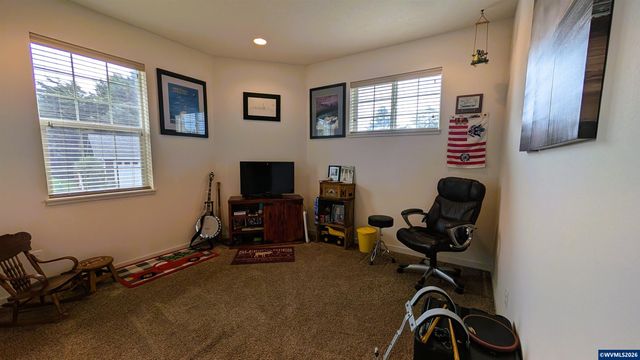 145 NE 71st St, Newport, OR 97365