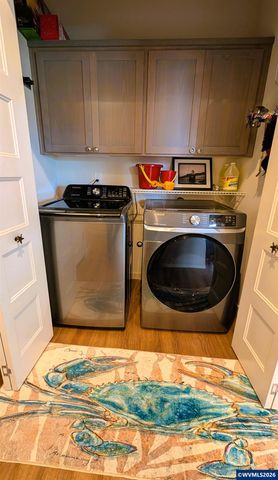 145 NE 71st St, Newport, OR 97365