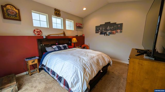 145 NE 71st St, Newport, OR 97365