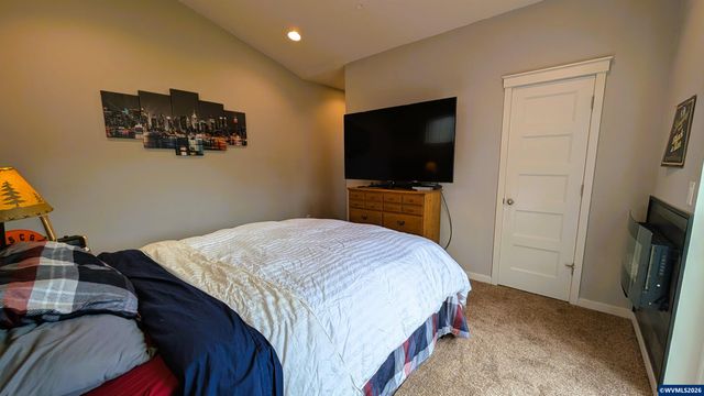 145 NE 71st St, Newport, OR 97365