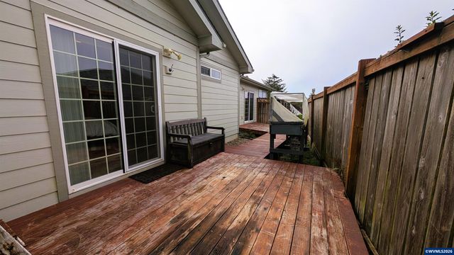 145 NE 71st St, Newport, OR 97365