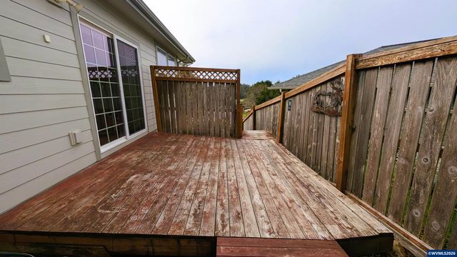 145 NE 71st St, Newport, OR 97365