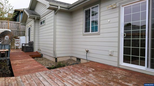 145 NE 71st St, Newport, OR 97365