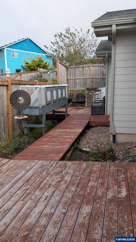 145 NE 71st St, Newport, OR 97365