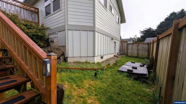 145 NE 71st St, Newport, OR 97365