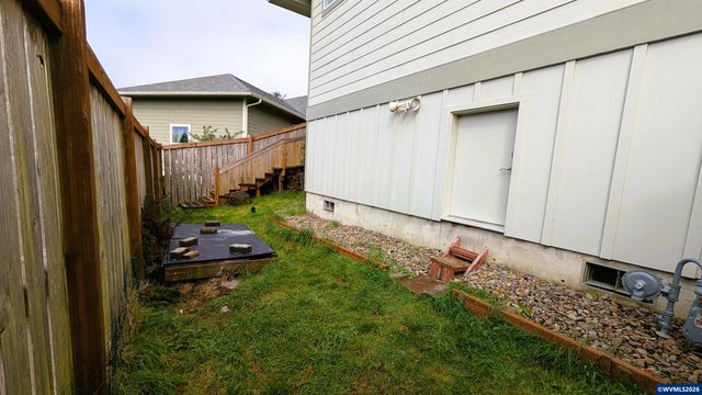 145 NE 71st St, Newport, OR 97365