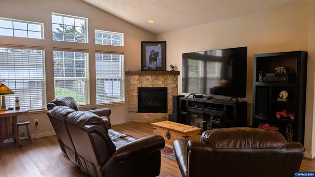 145 NE 71st St, Newport, OR 97365