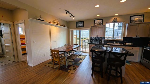 145 NE 71st St, Newport, OR 97365