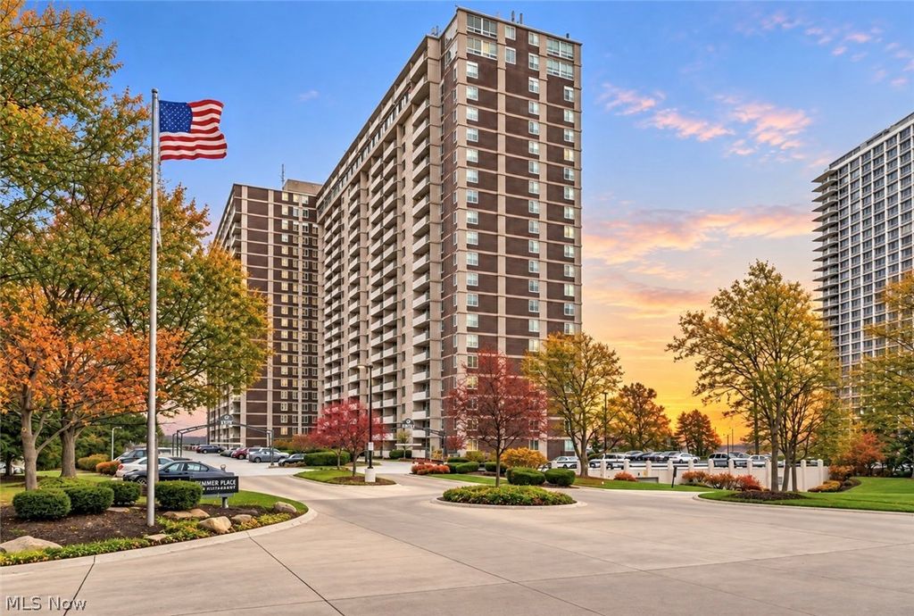 12900 Lake Avenue 216, Lakewood, OH 44107