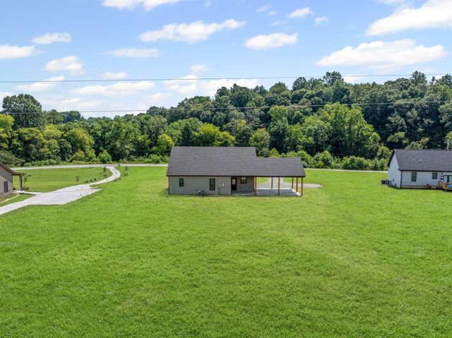 662 E Piney Rd, Dickson, TN 37055