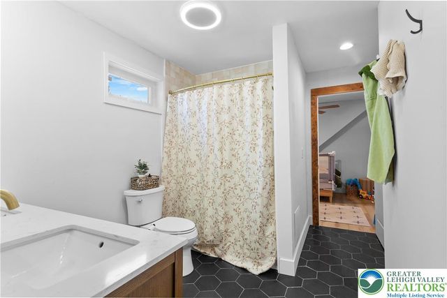 915 Magnolia Road, Hellertown Boro, PA 18055